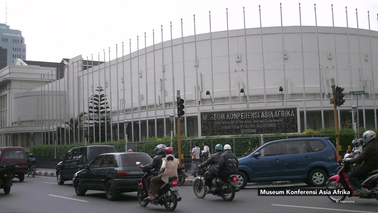 Bantal Guling Alun Alun Bandung Hotel Ngoại thất bức ảnh