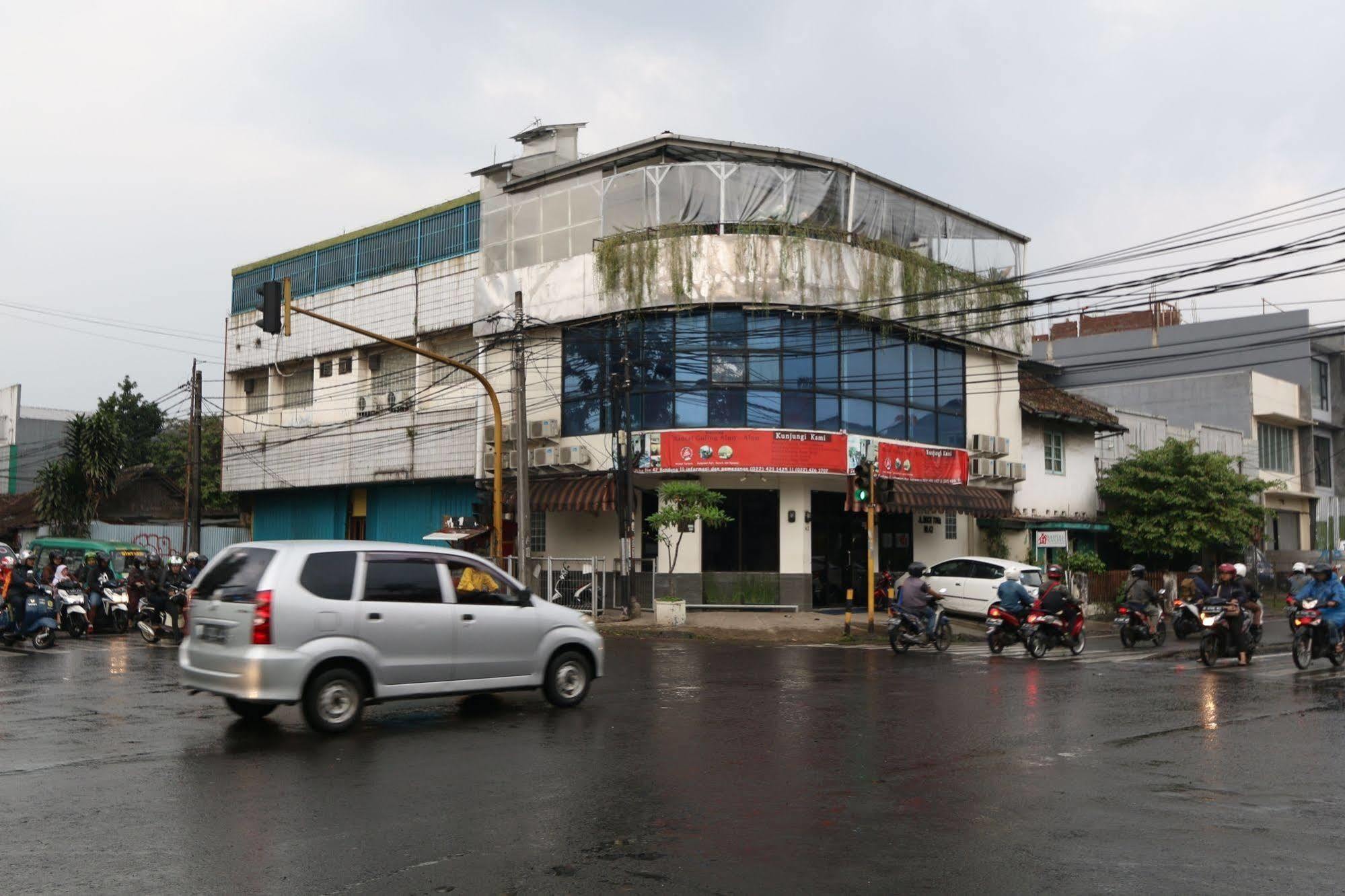 Bantal Guling Alun Alun Bandung Hotel Ngoại thất bức ảnh