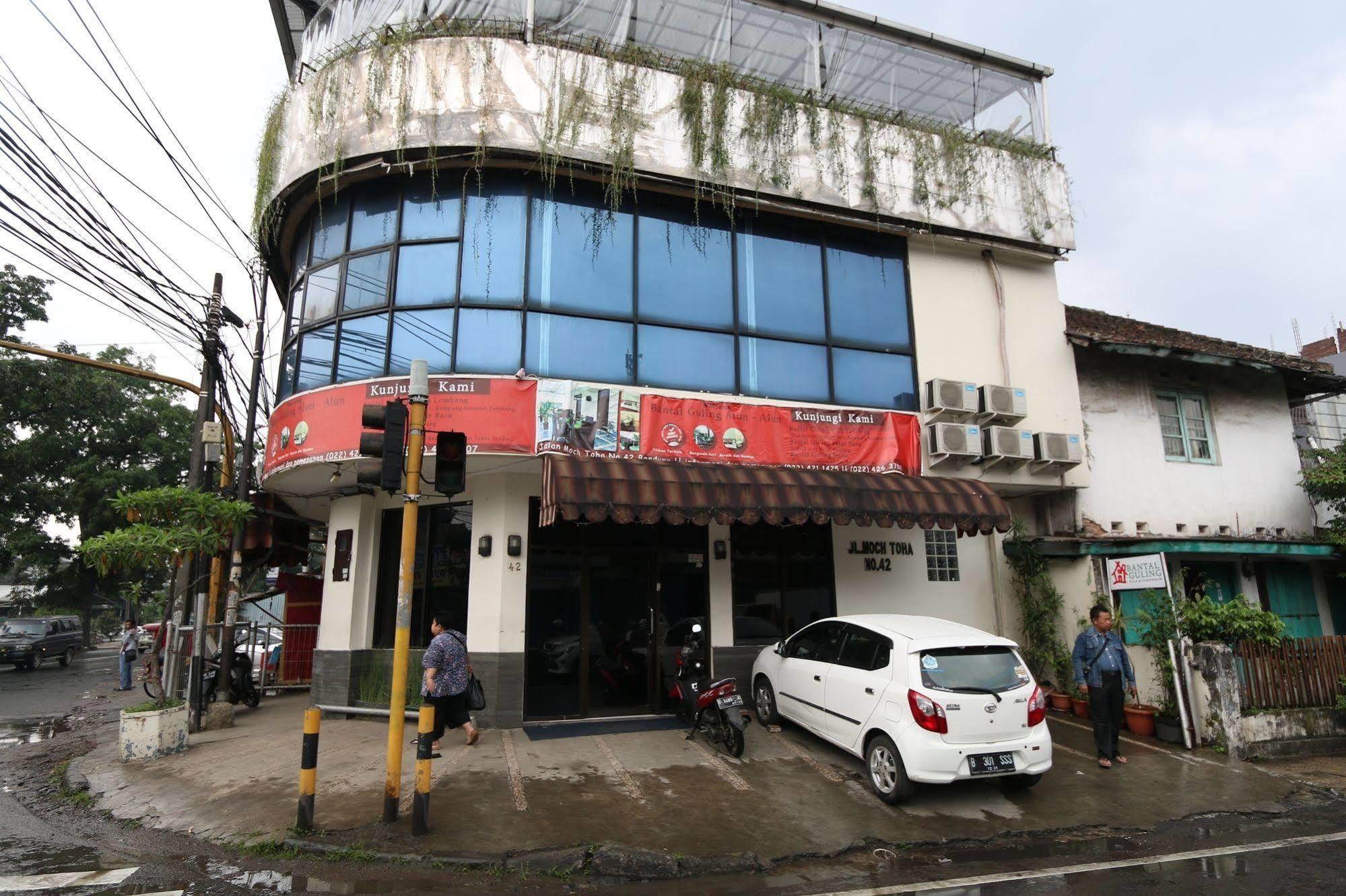 Bantal Guling Alun Alun Bandung Hotel Ngoại thất bức ảnh