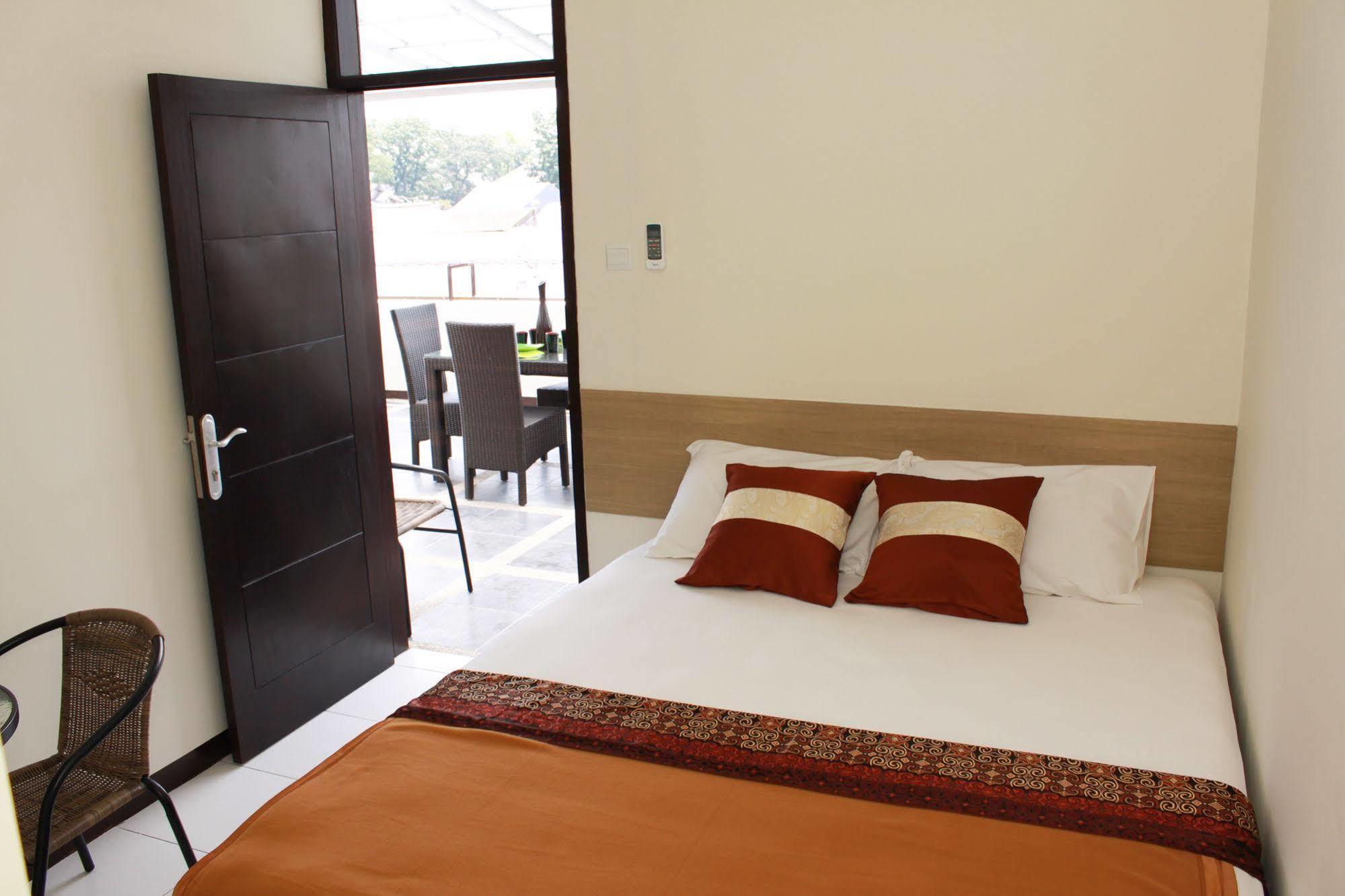 Bantal Guling Alun Alun Bandung Hotel Ngoại thất bức ảnh