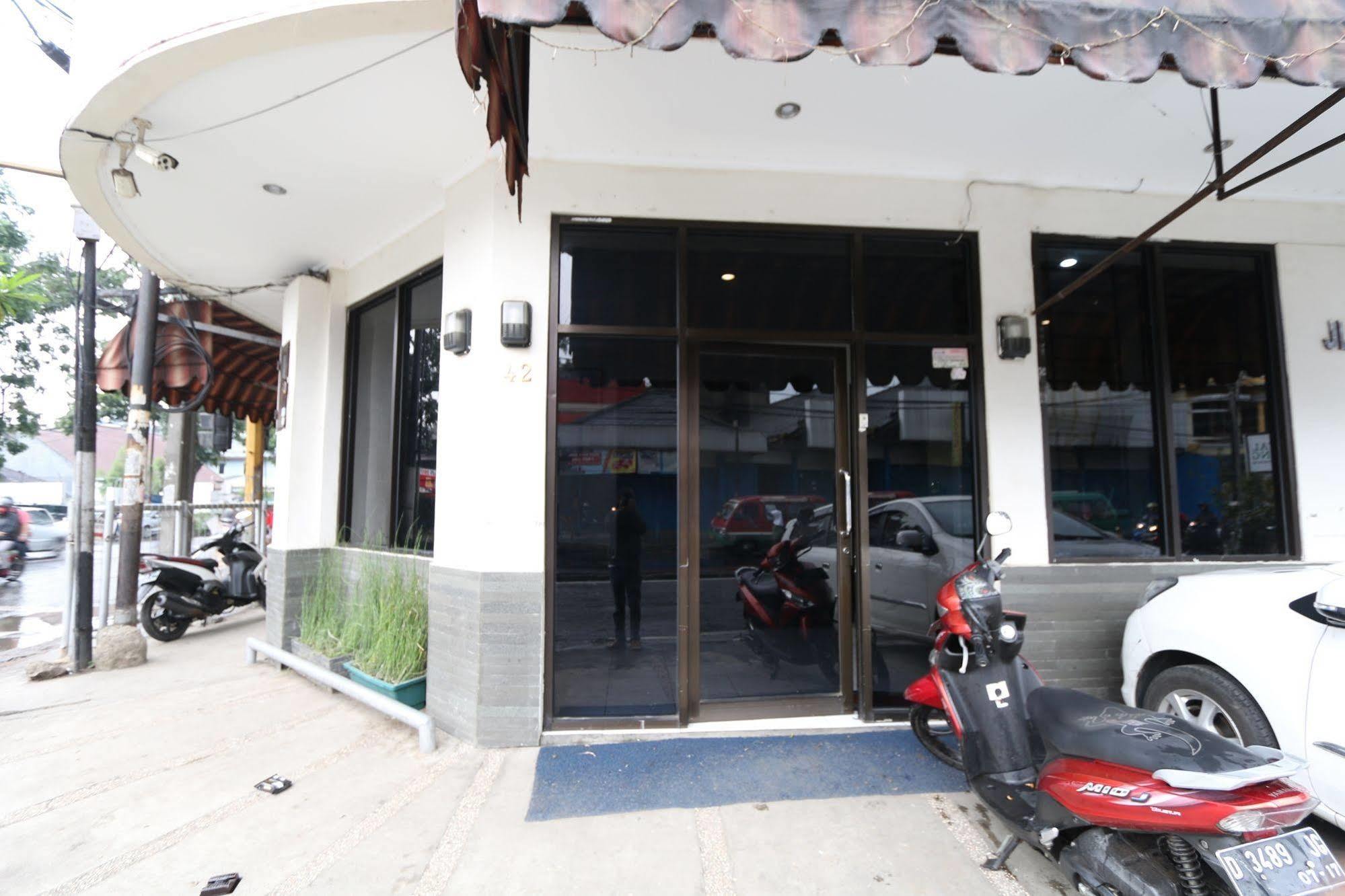 Bantal Guling Alun Alun Bandung Hotel Ngoại thất bức ảnh