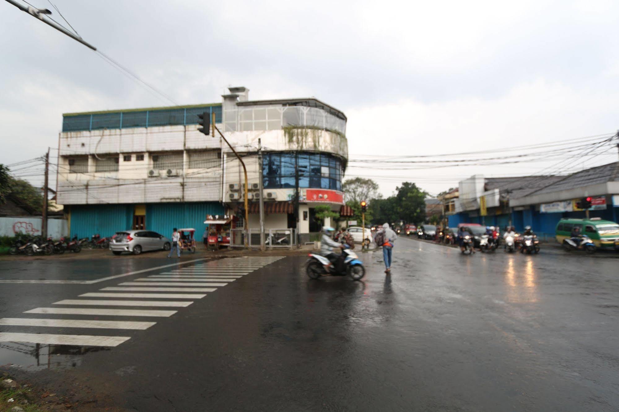 Bantal Guling Alun Alun Bandung Hotel Ngoại thất bức ảnh