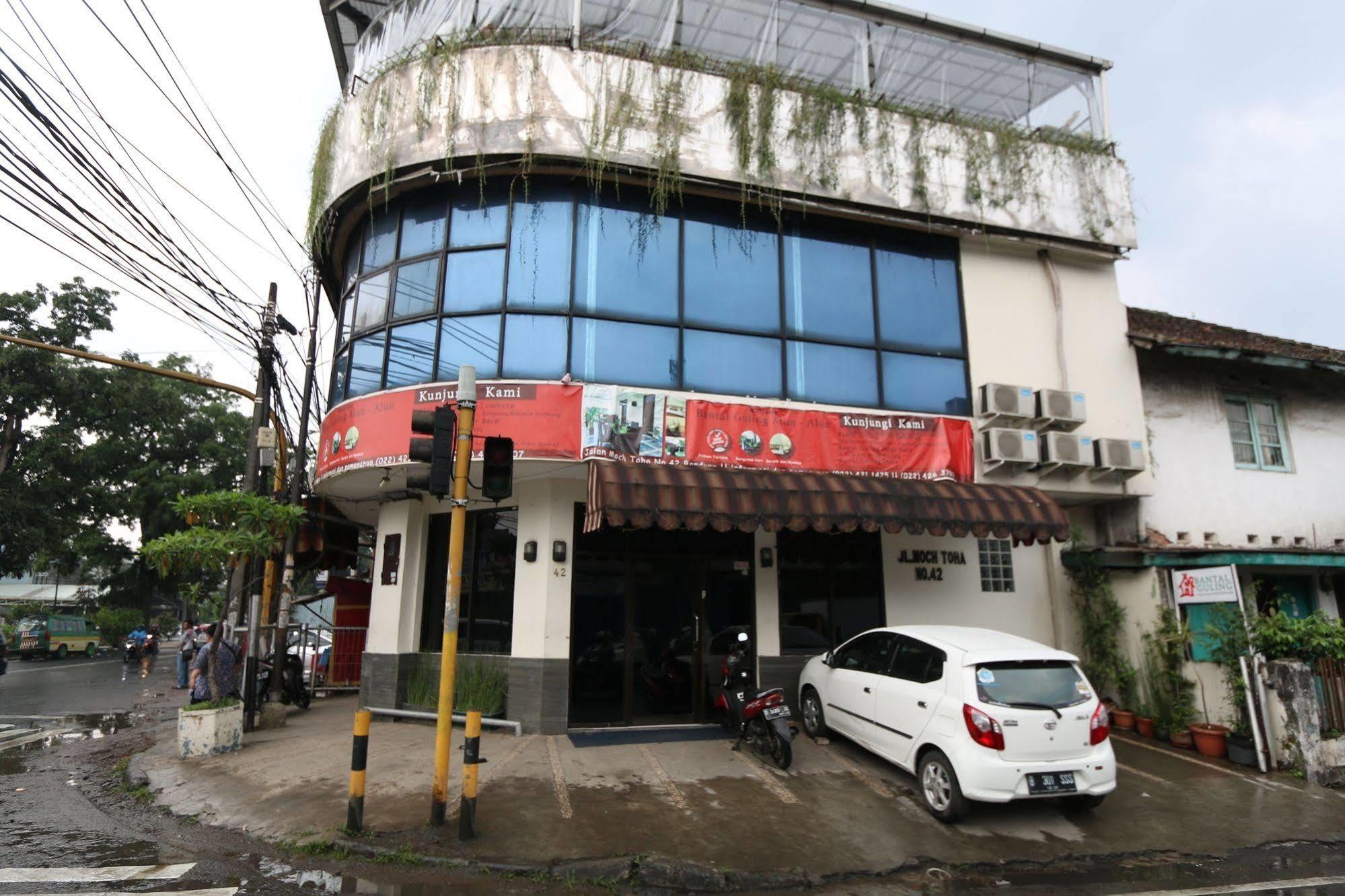 Bantal Guling Alun Alun Bandung Hotel Ngoại thất bức ảnh